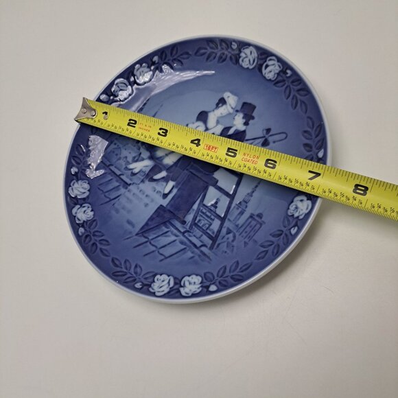Royal Copenhagen Porcelain Plate 1983 The Shepherdess & The Chimney Sweep - Picture 3 of 6